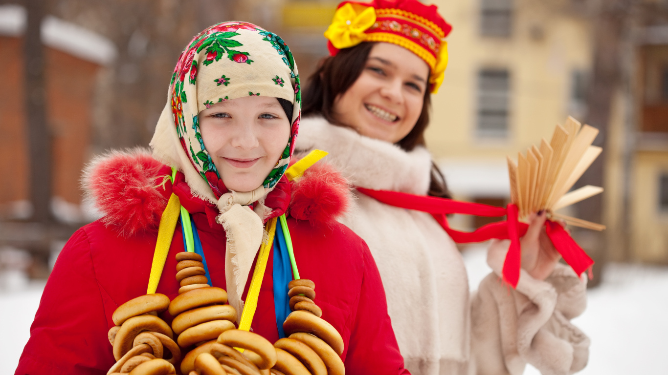 Девочка в с баранками на праздник Масленица 2024