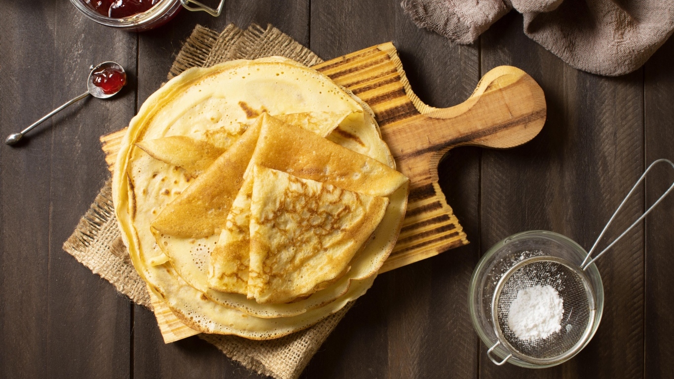 Тонкие блинчики с сахарной пудрой на Масленицу