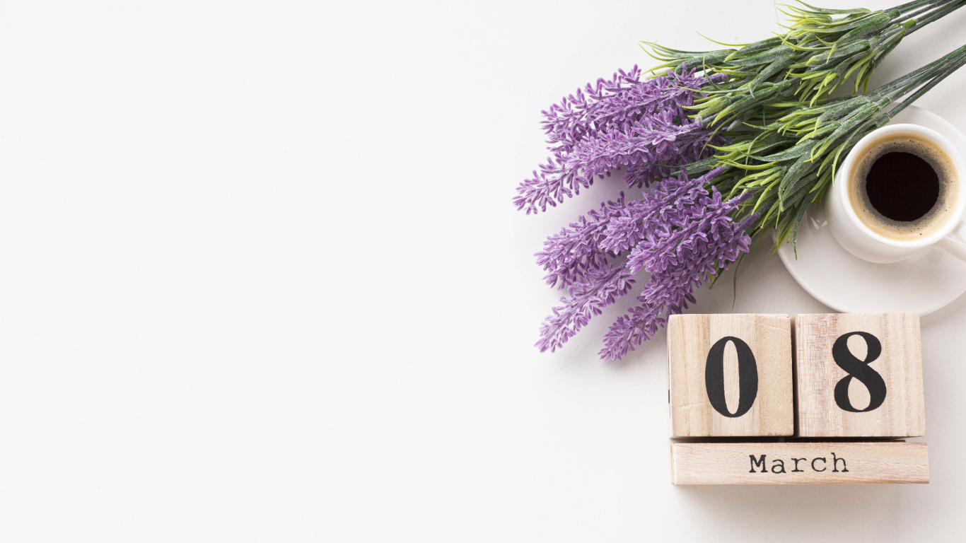 Кубики, кофе и букет цветов на белом фоне на 8 марта