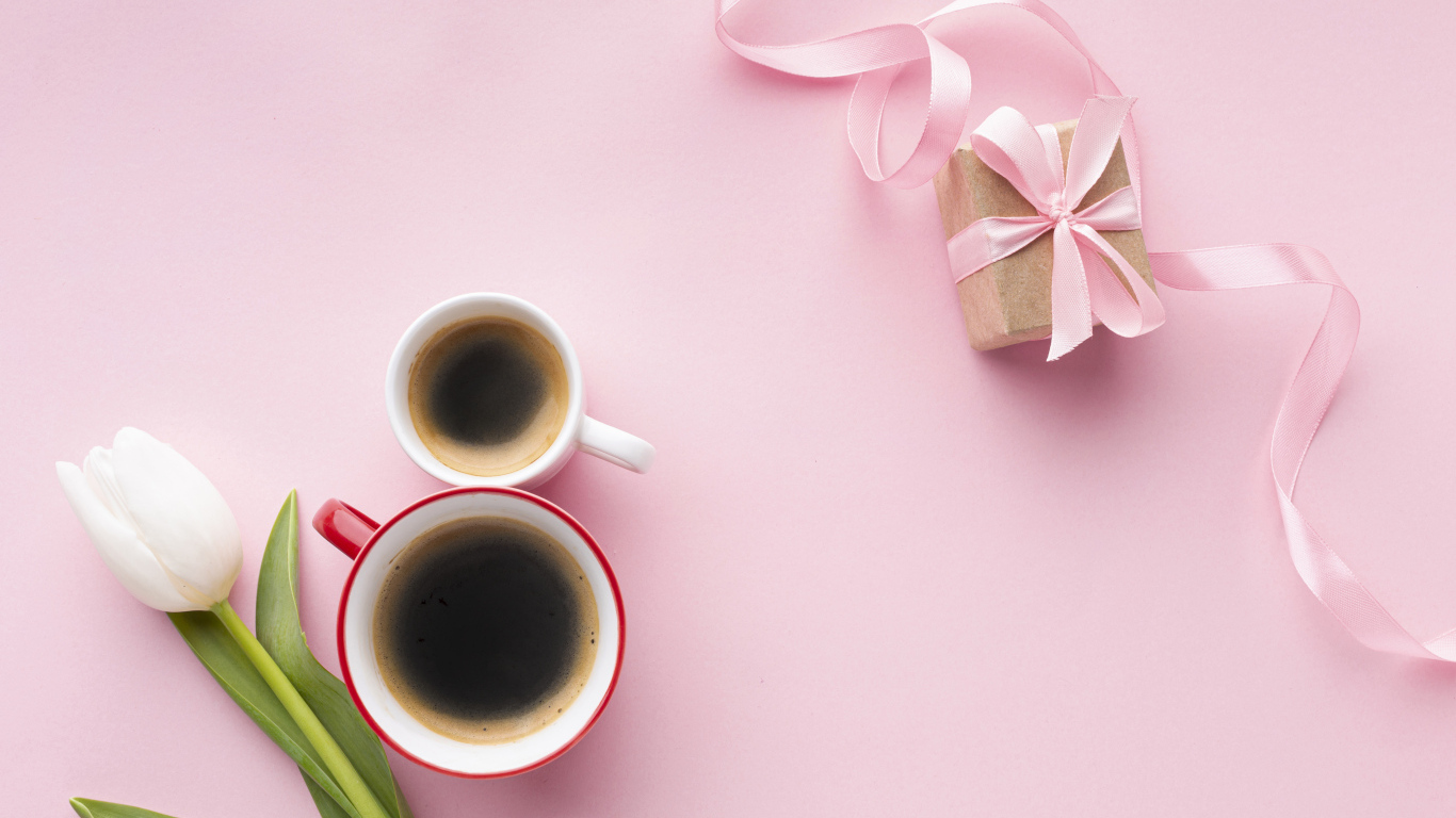 Две кружки кофе, тюльпан и подарок для любимой на 8 марта