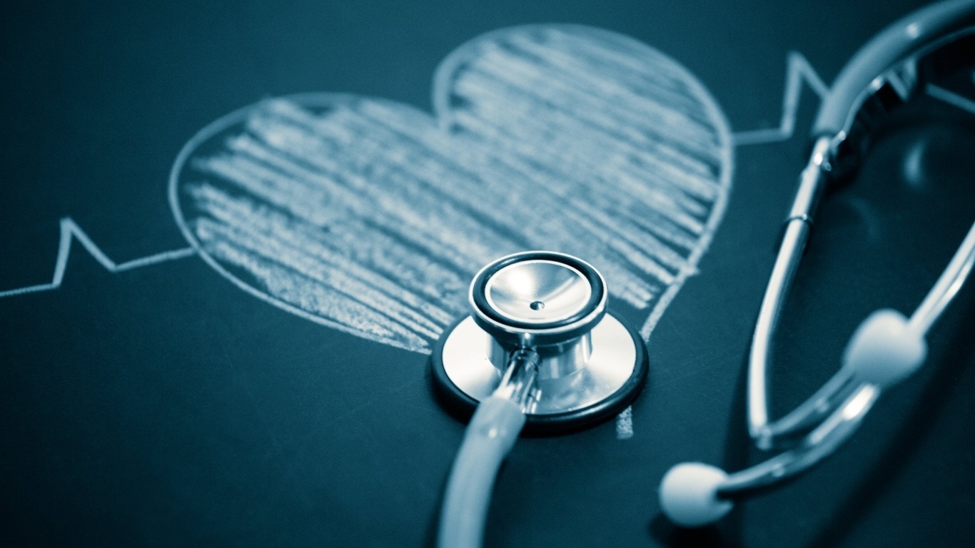 Нарисованное мелом сердце со стетоскопом