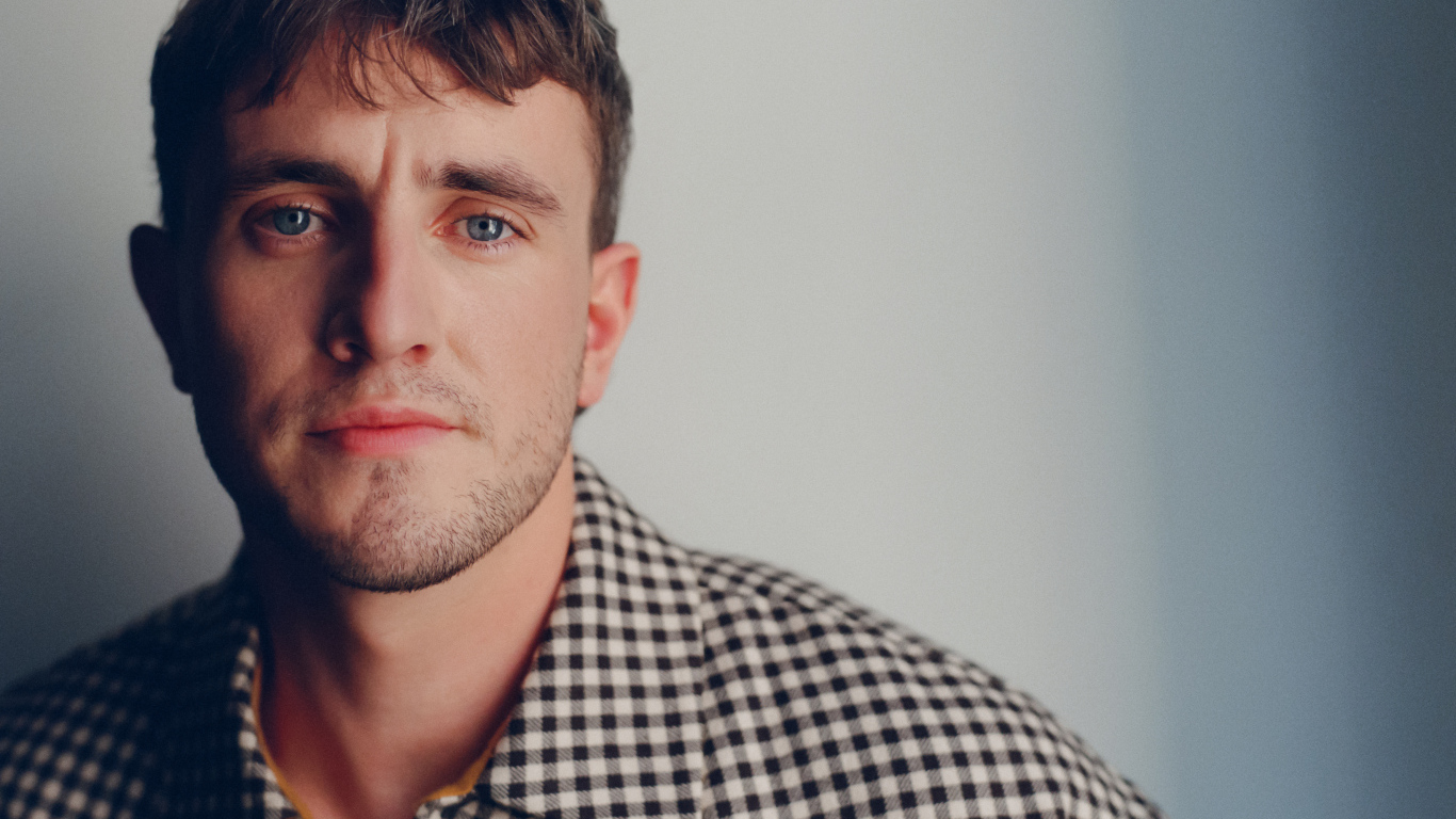 Голубоглазый ирландский актер Пол Мескал