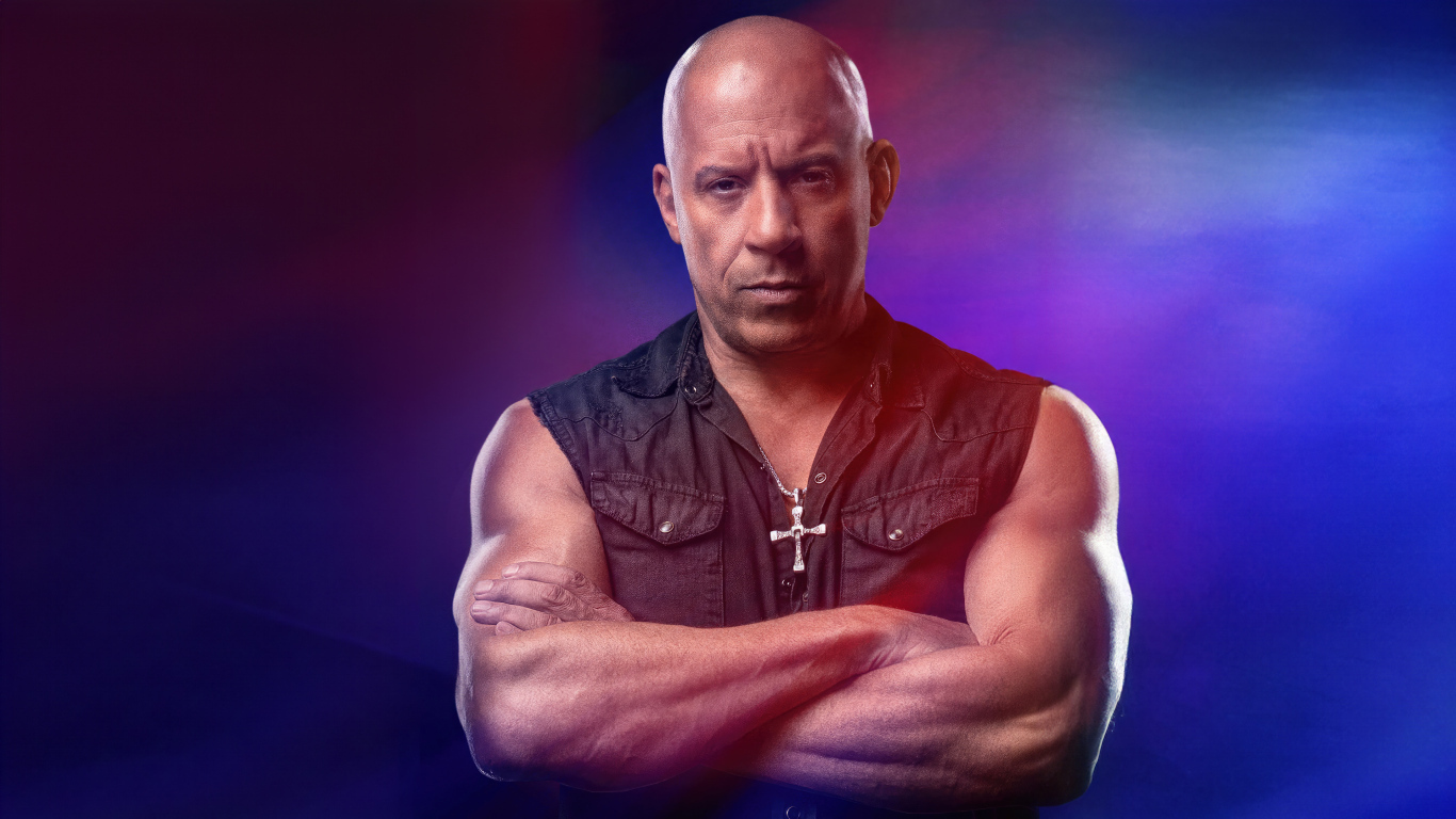 Популярный актер Вин Дизель на синем фоне