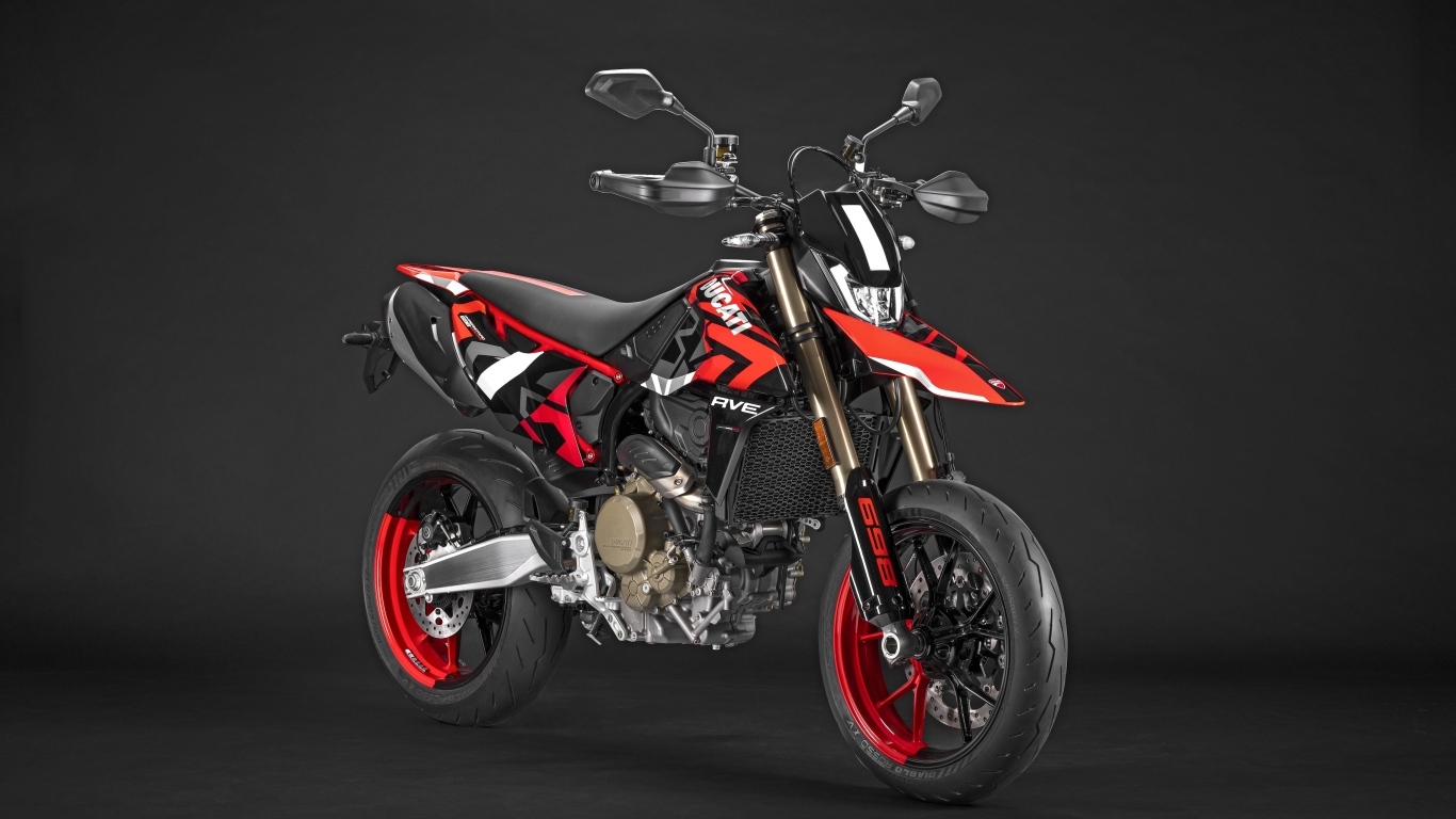 Мотоцикл Ducati Hypermotard 698 на черном фоне