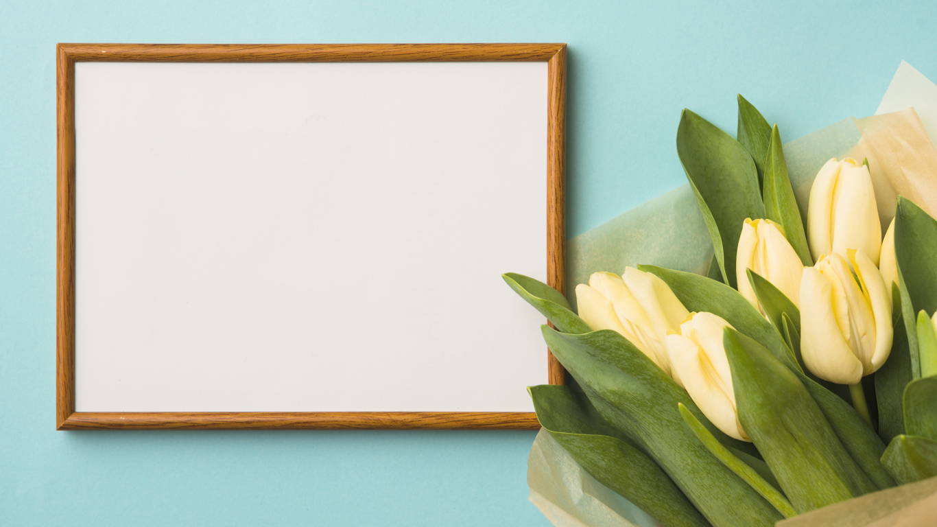 Букет желтых тюльпанов с рамкой на голубом фоне,  шаблон для открытки