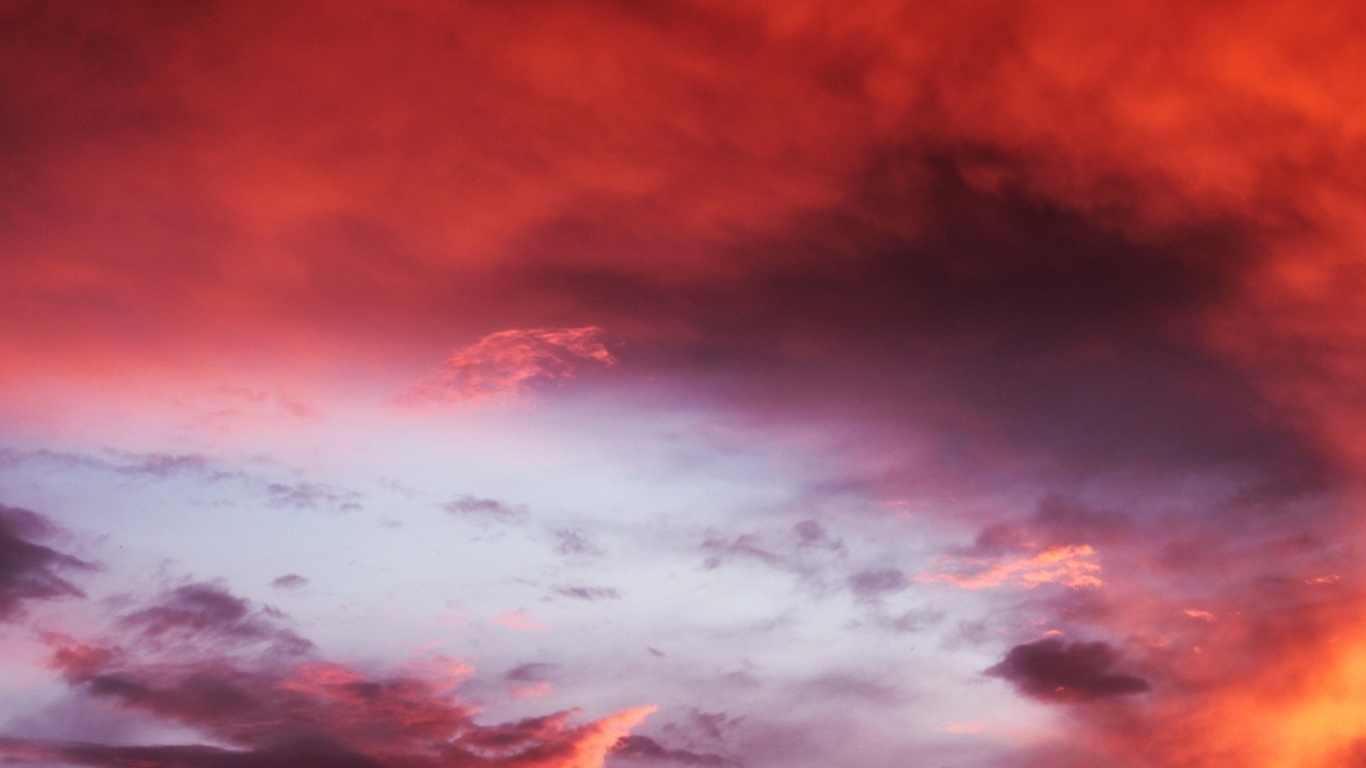 Красивые розовые облака в небе 