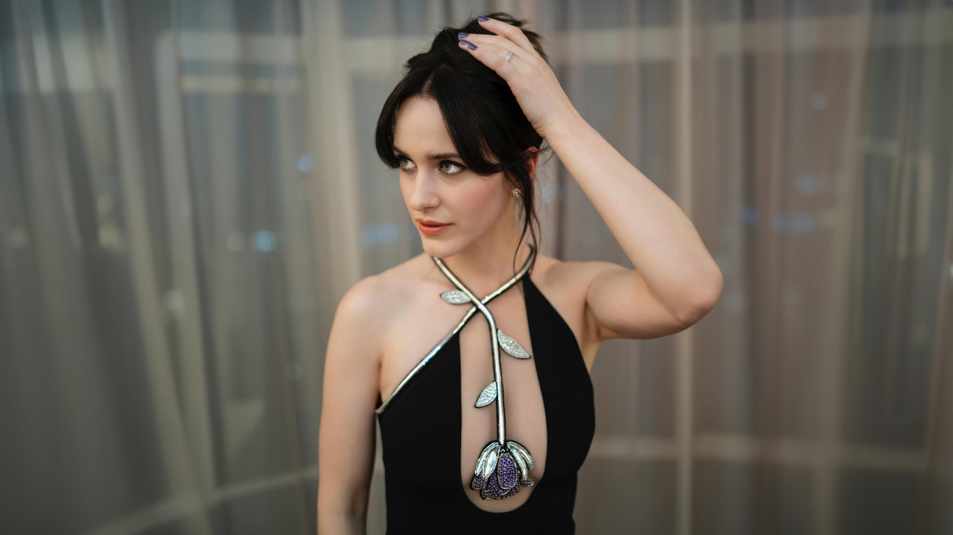 Красивое платье актрисы Рэйчел Броснахэн