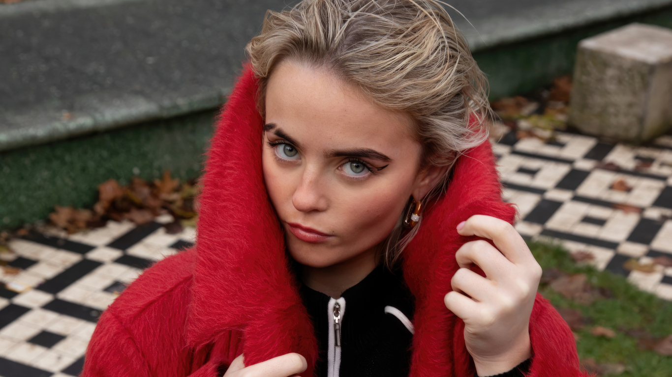 Молодая актриса Милли Гибсон