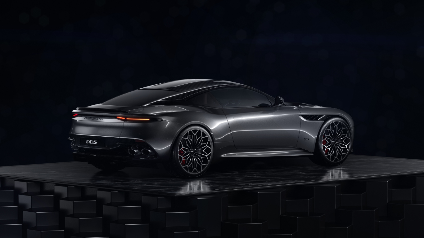 Вид сзади на автомобиль Aston Martin DBS Superleggera