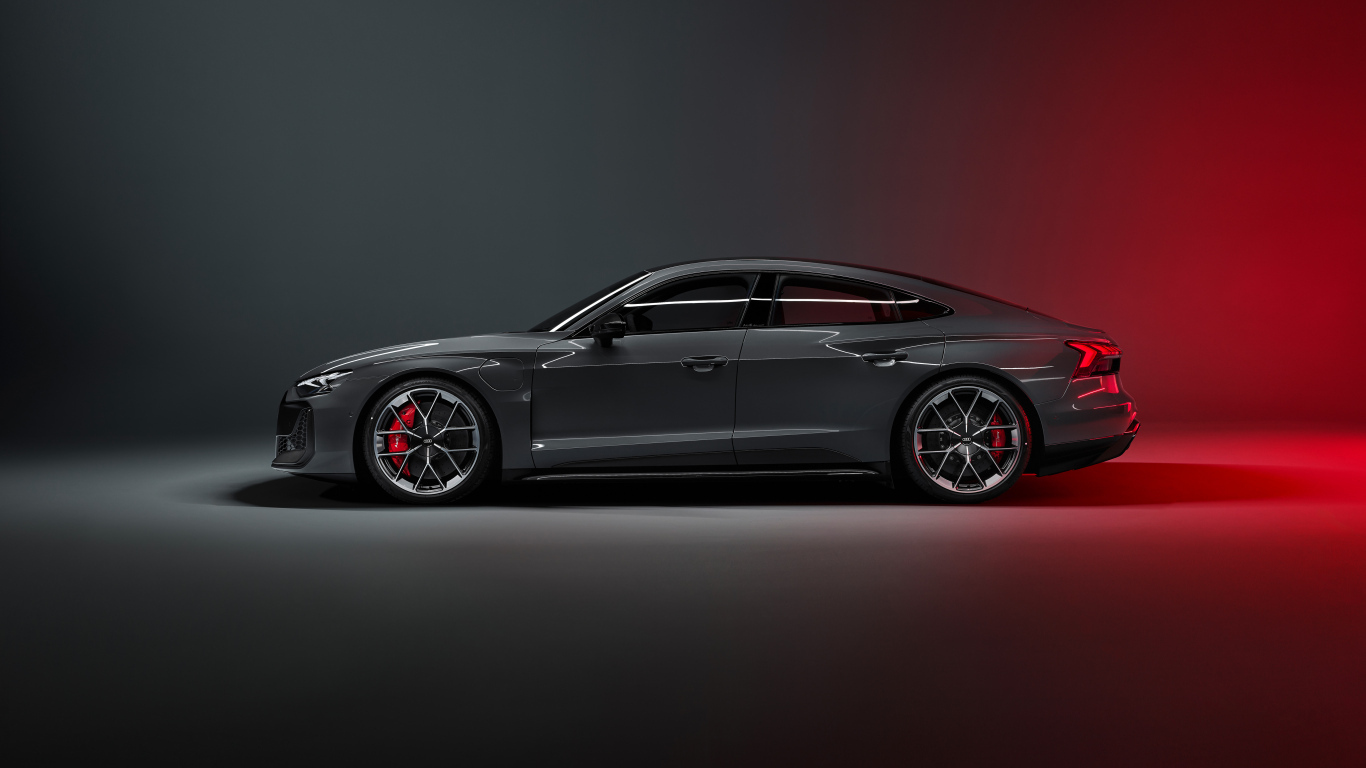 Автомобиль Audi RS e-tron GT 2024 года вид сбоку