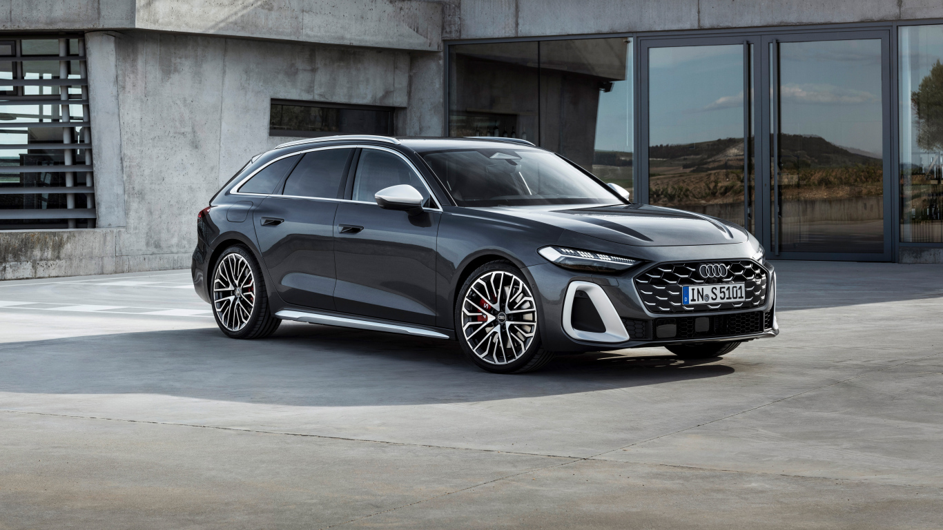 Автомобиль  Audi S5 Avant TFSI quattro 2024 года у здания
