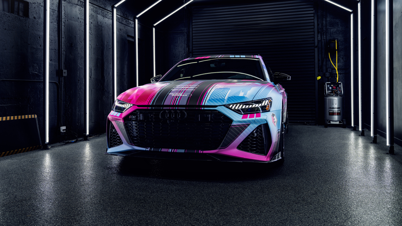 Автомобиль Audi RS6  на зарядке