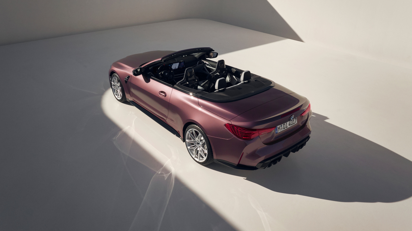 Вид сверху на автомобиль BMW M4 Competition M xDrive Cabrio 2024 года