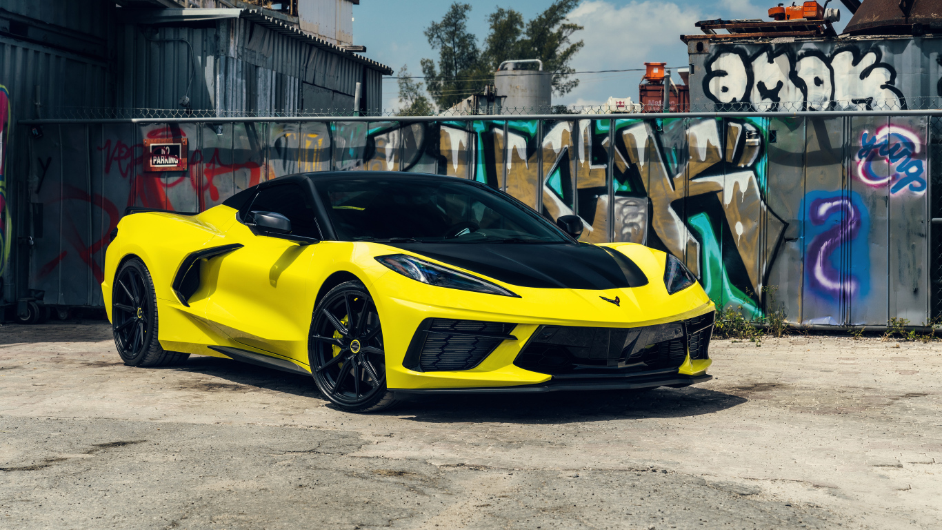 Желтый спортивный быстрый автомобиль Chevrolet Corvette C8