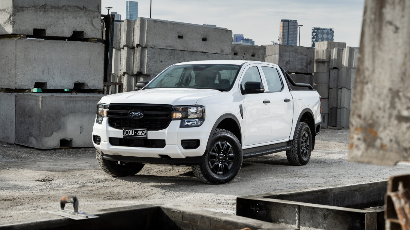 Белый пикап Ford Ranger Black Edition 2024 года