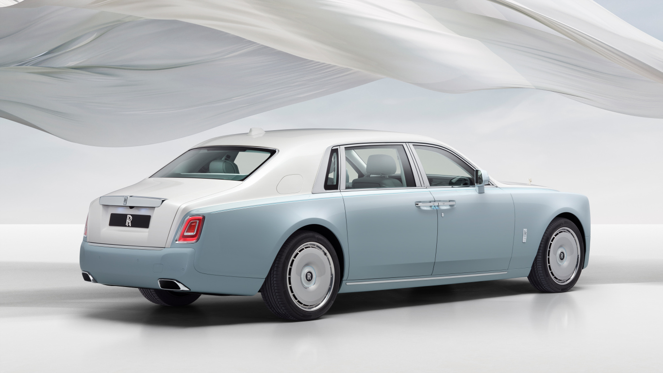 Автомобиль Rolls-Royce Phantom Scintilla 2025 года вид сзади