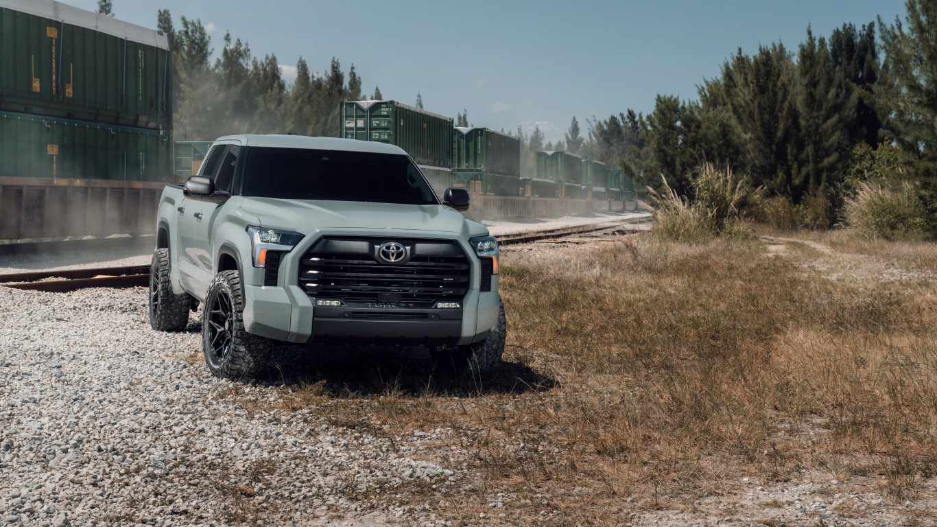 Большой внедорожник Toyota Tundra