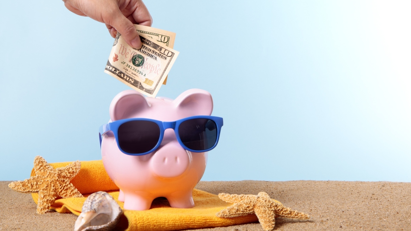 Свинья копилка с долларами на отдых