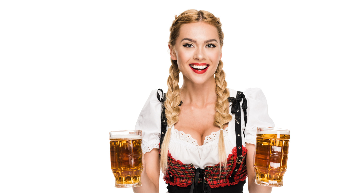 Красивая немка с пивом на белом фоне