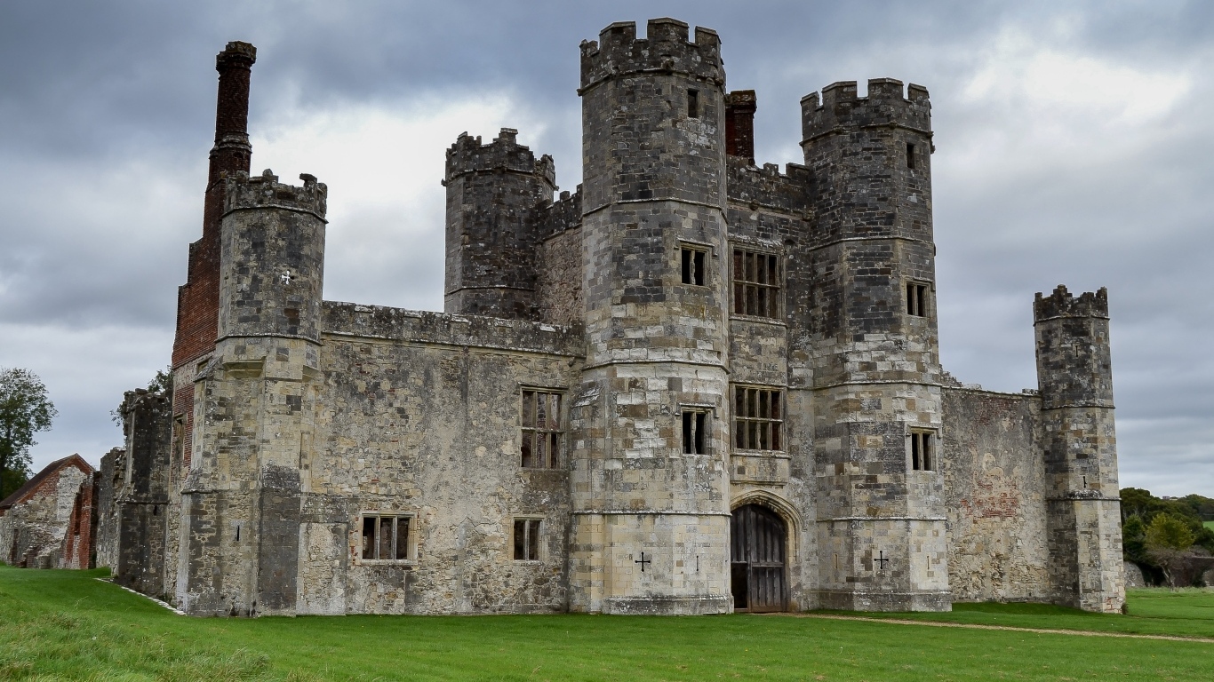 Руины замка в графстве Хэмпшир, Англия