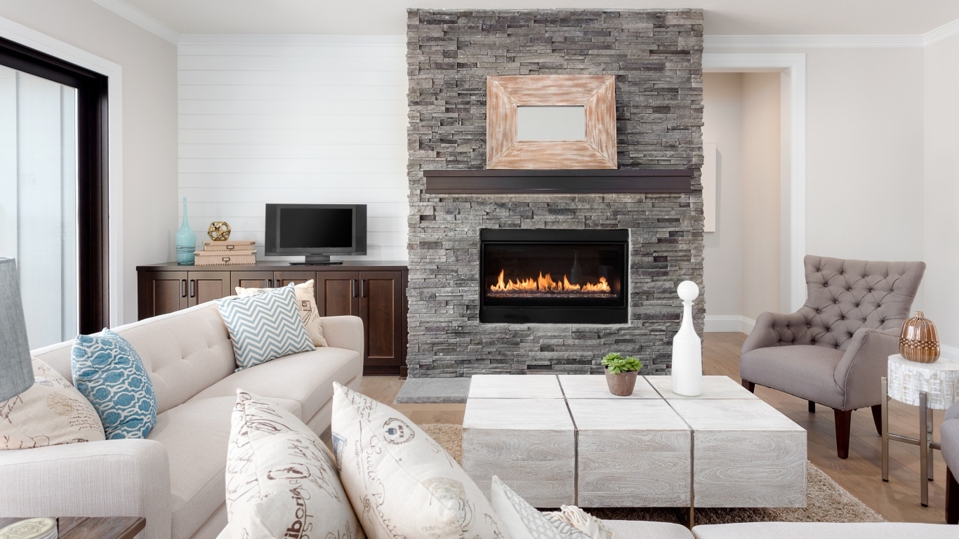 Большая гостиная с камином в современном стиле