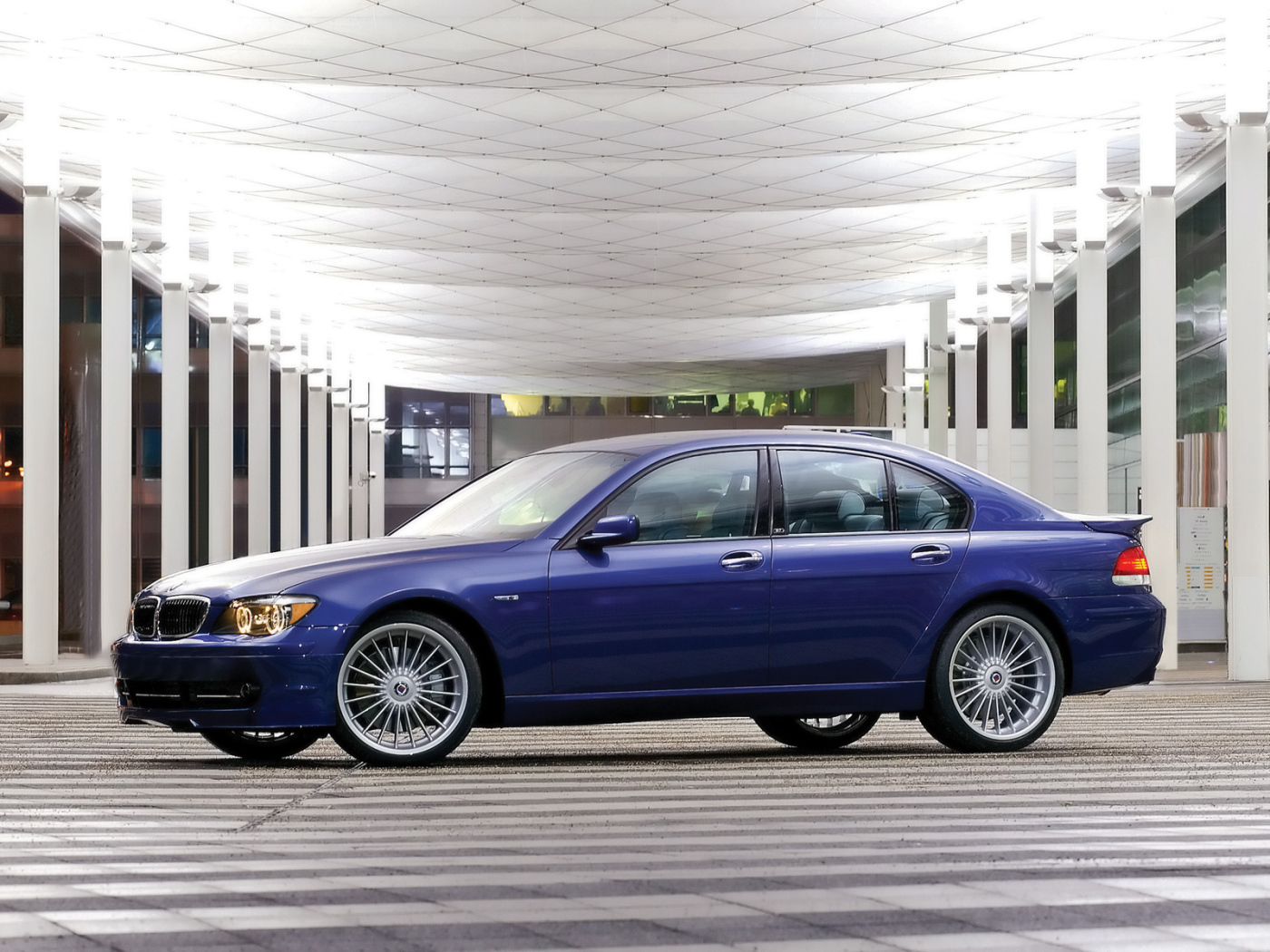 Синий BMW Alpina 2006