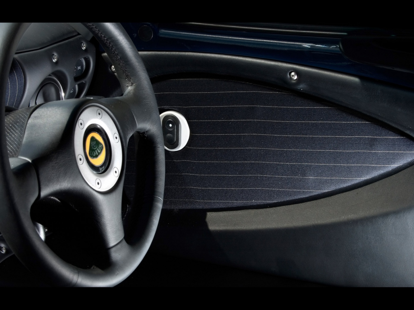 Руль автомобиля Lotus