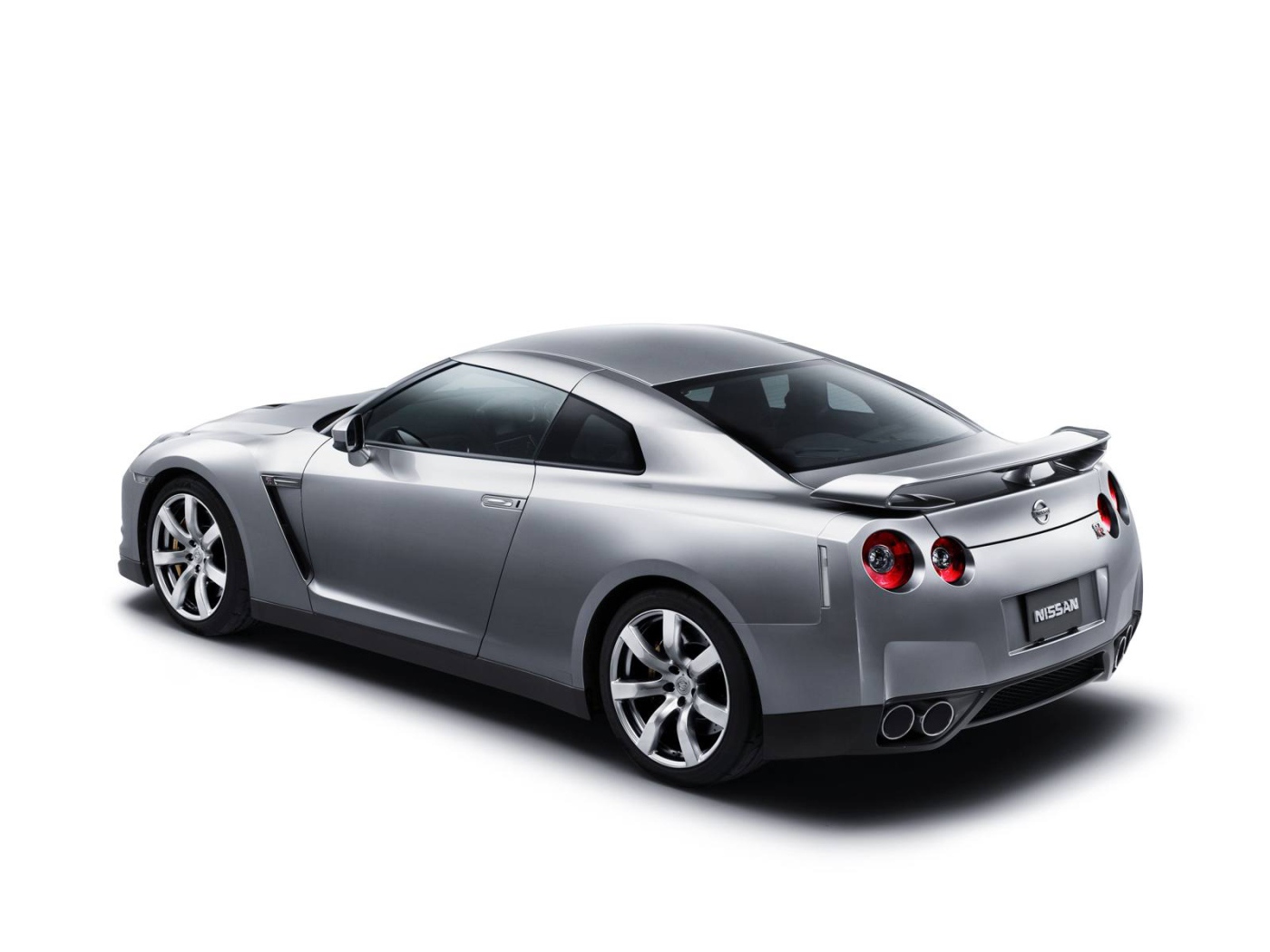 Nissan вид сзади