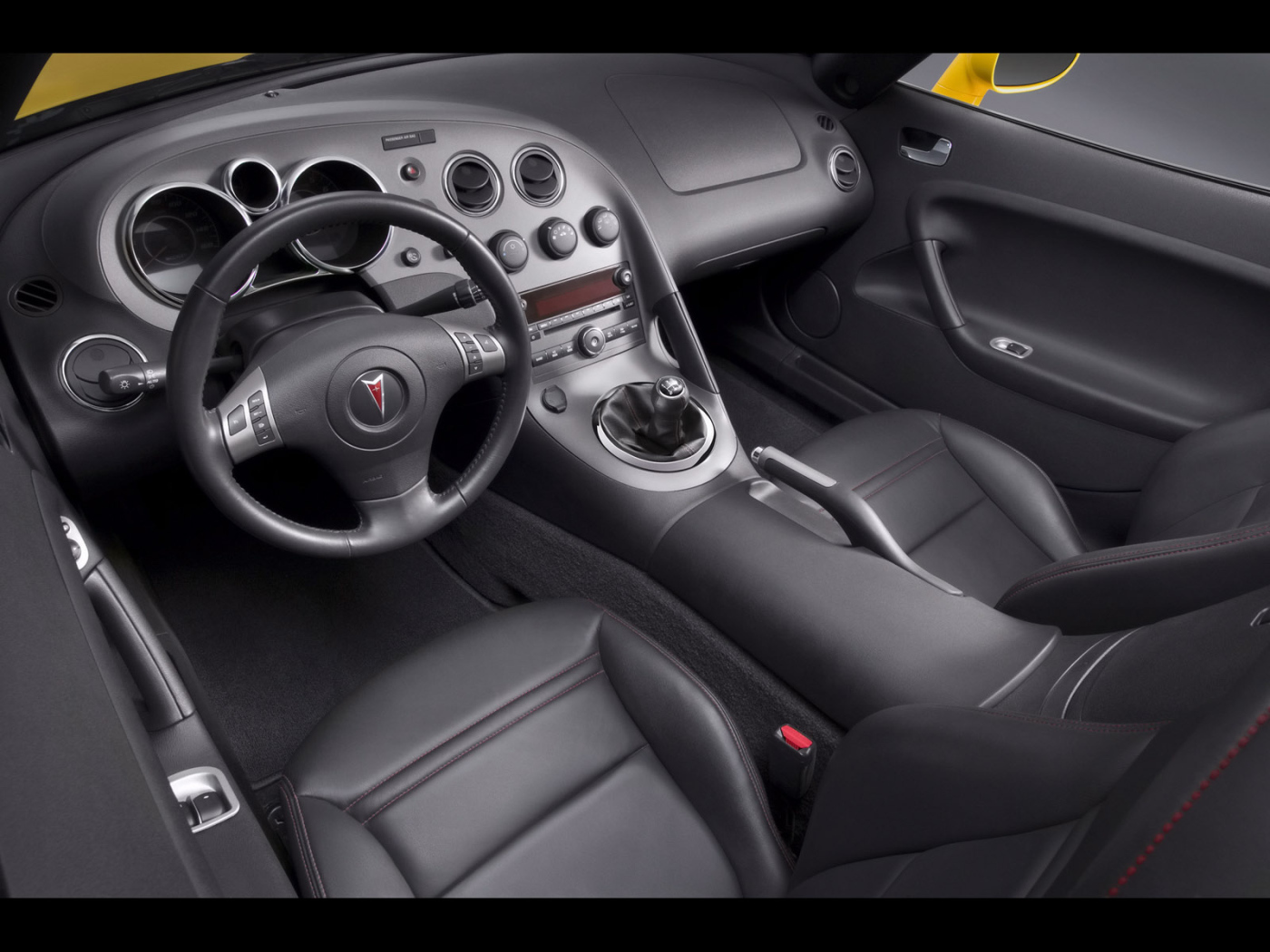 Салон машины Pontiac Solstic