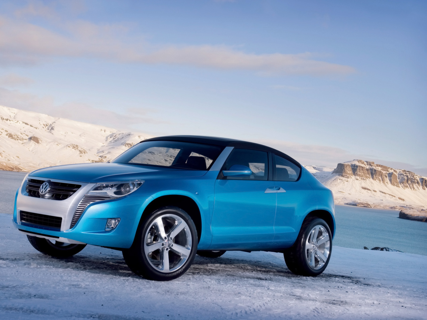 Синий Volkswagen 2006 года