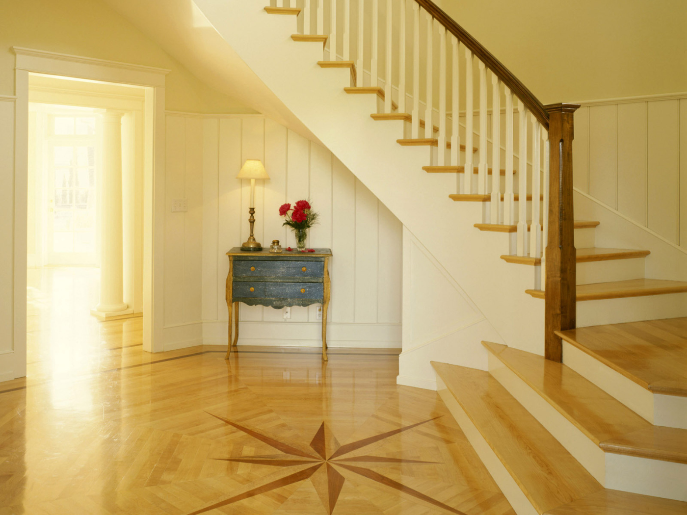 Комната с выходом на лестницу