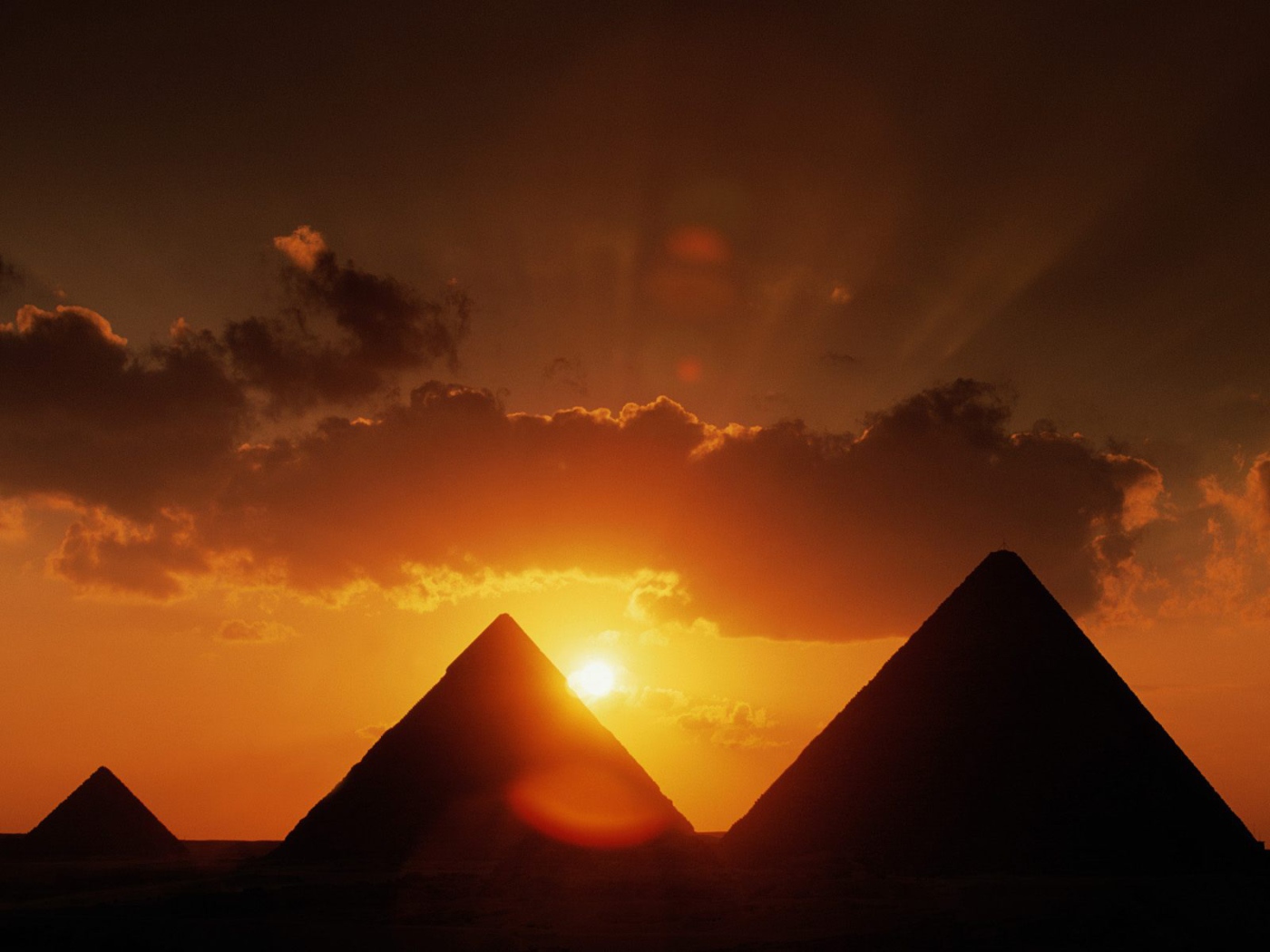 Пирамиды на закате
