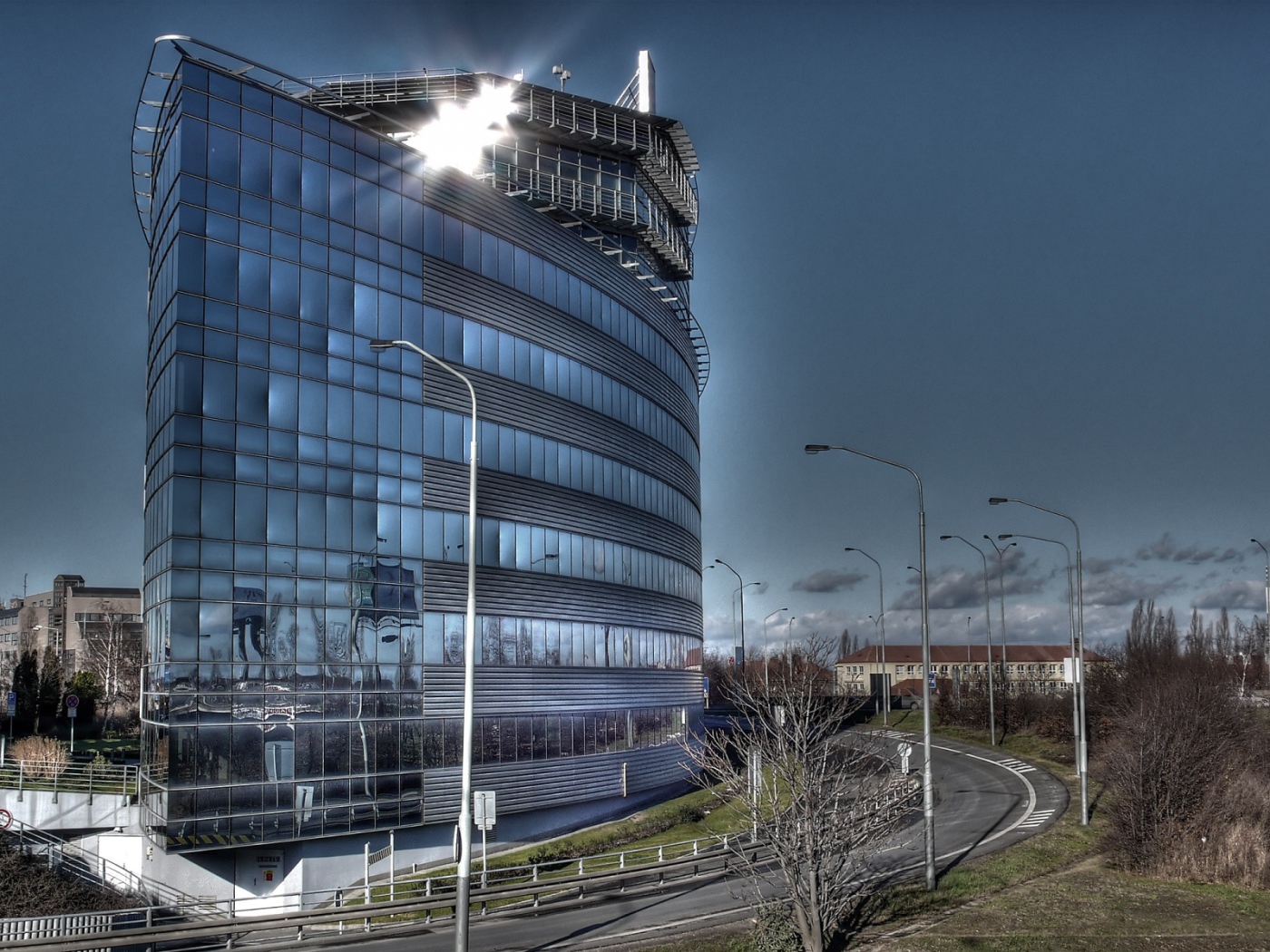 Здание в виде лодки