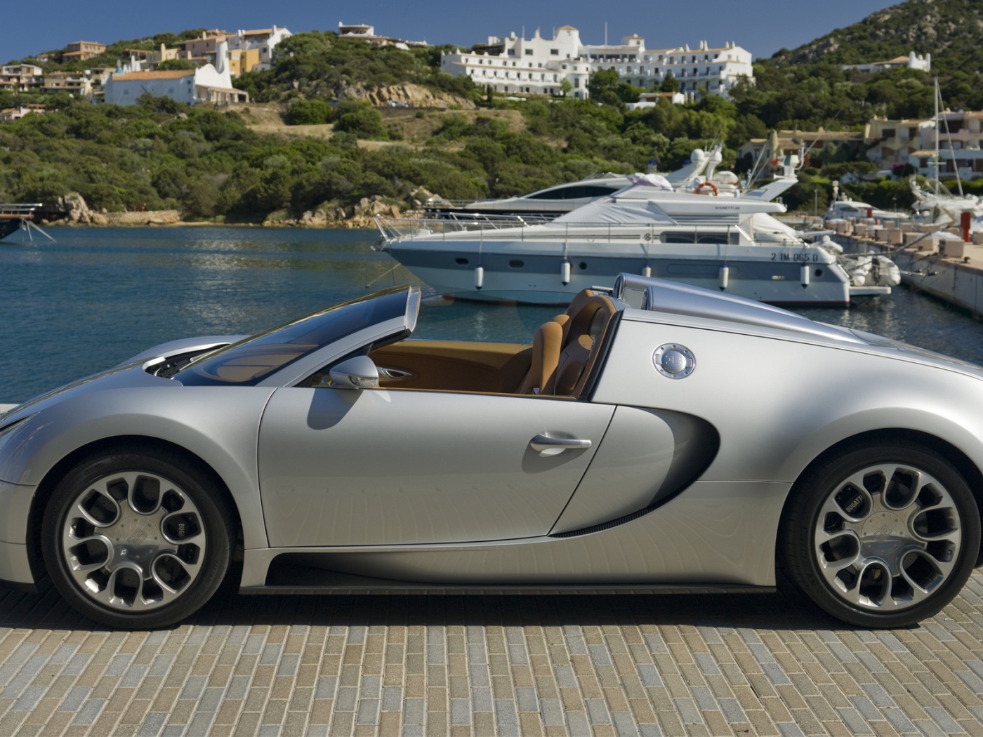 Дорогая игрушка Bugatti