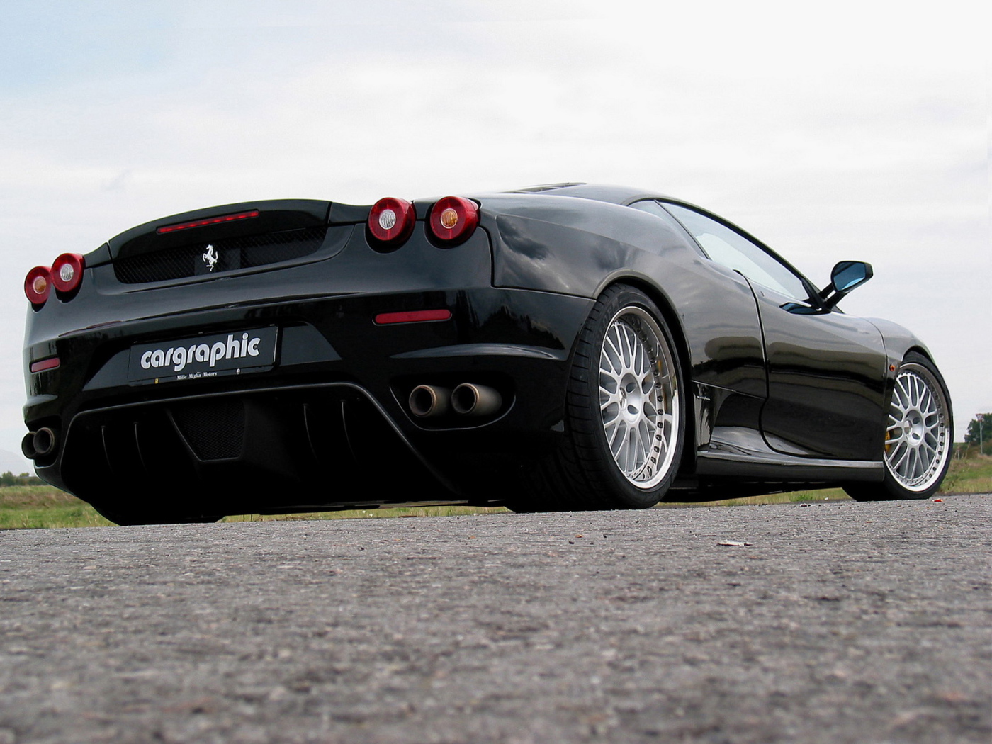 Черный Ferrari