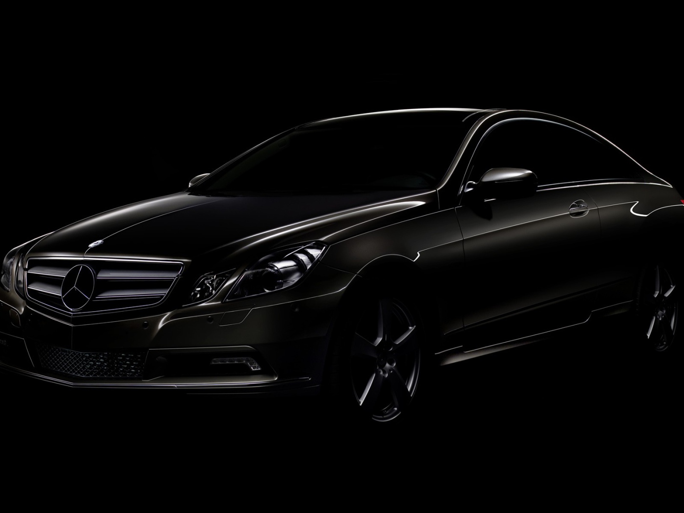 Черный Mercedes