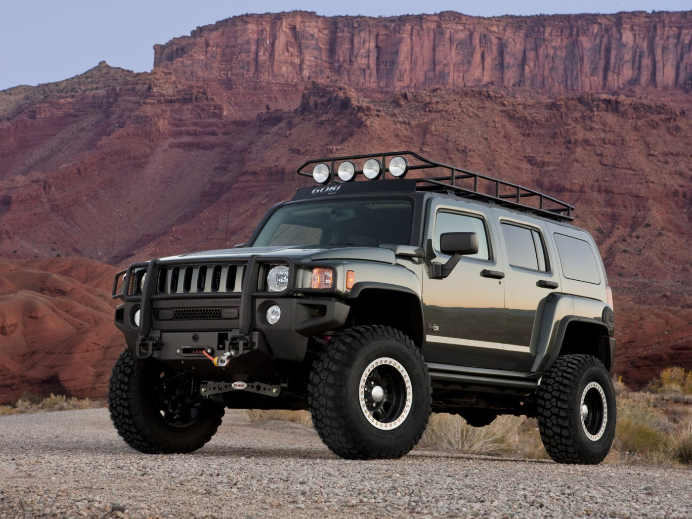 Джип в горах