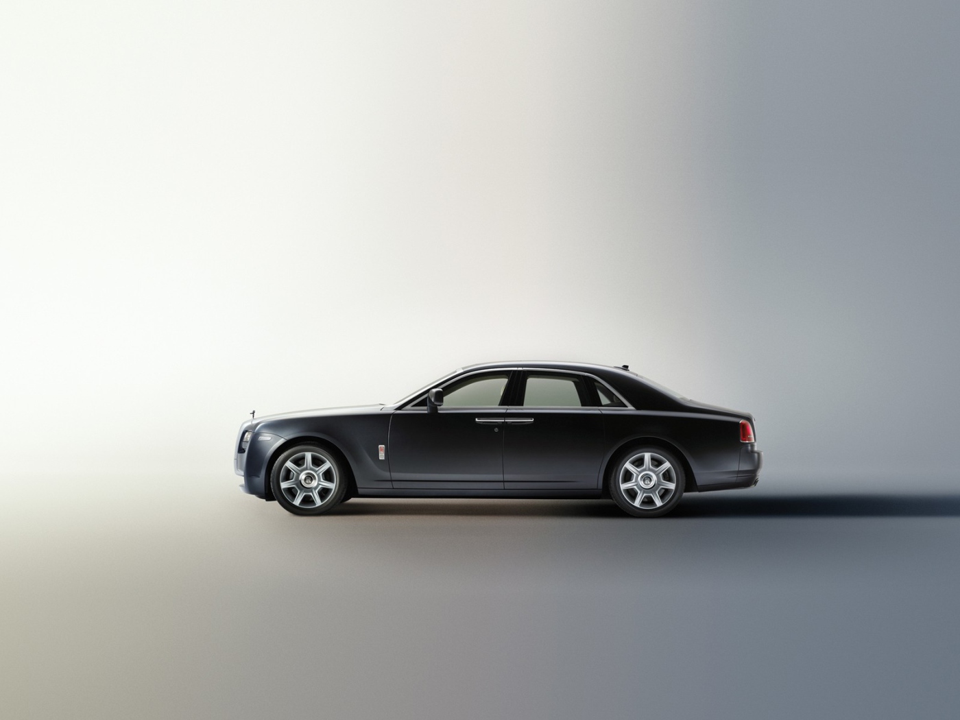 Автомобиль Rolls-Royce