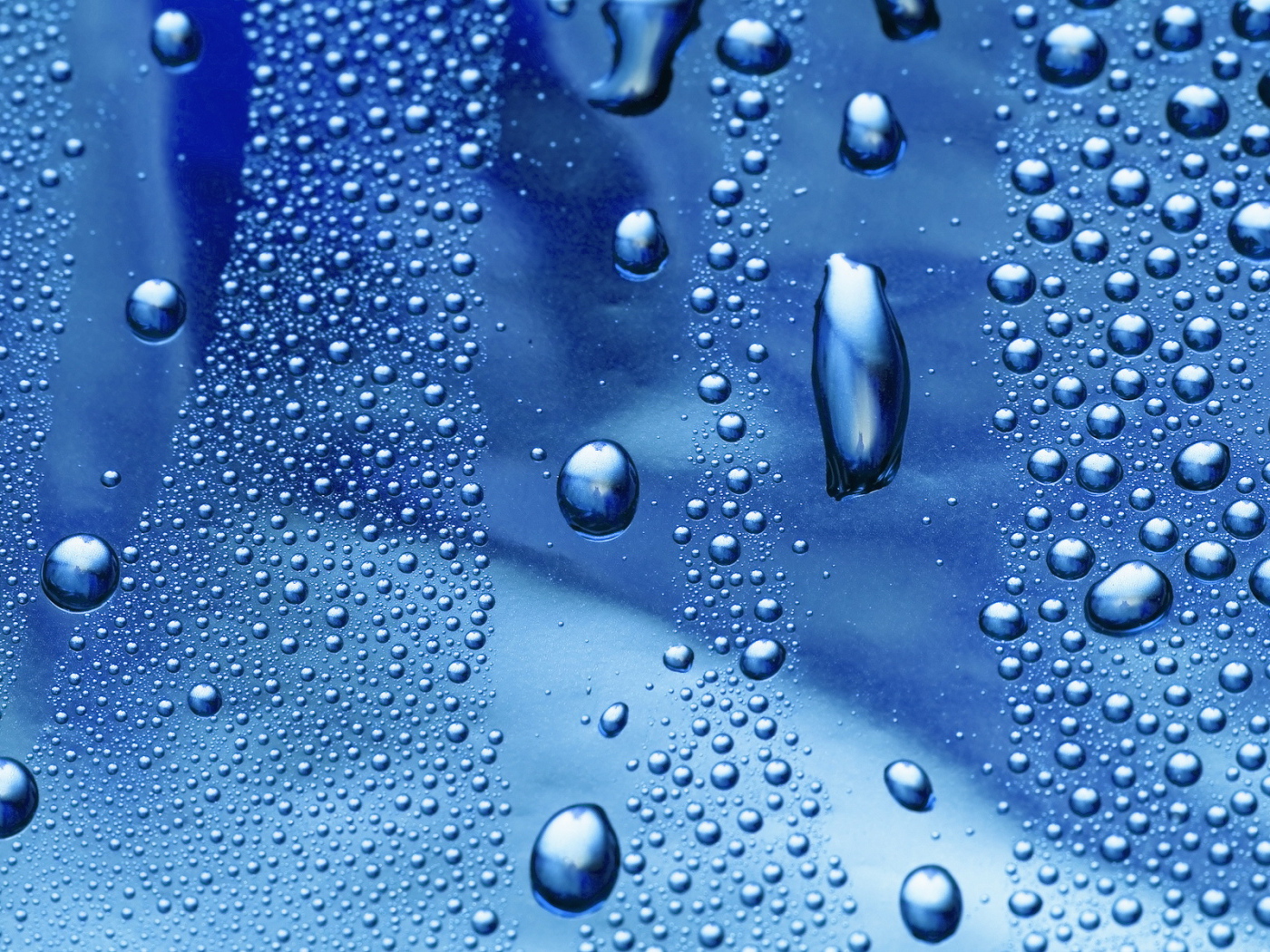 А за окном дождь