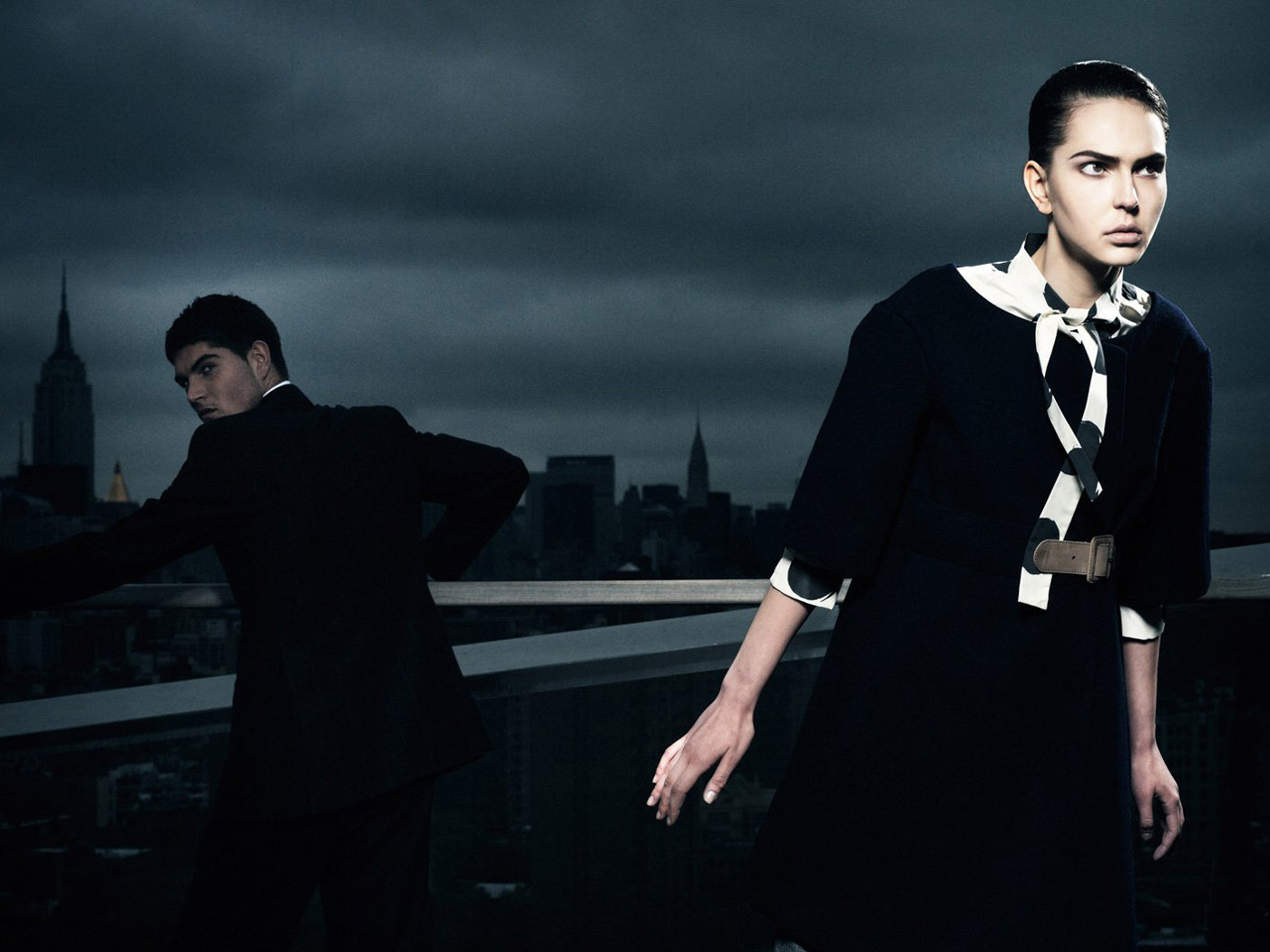 За нами следят