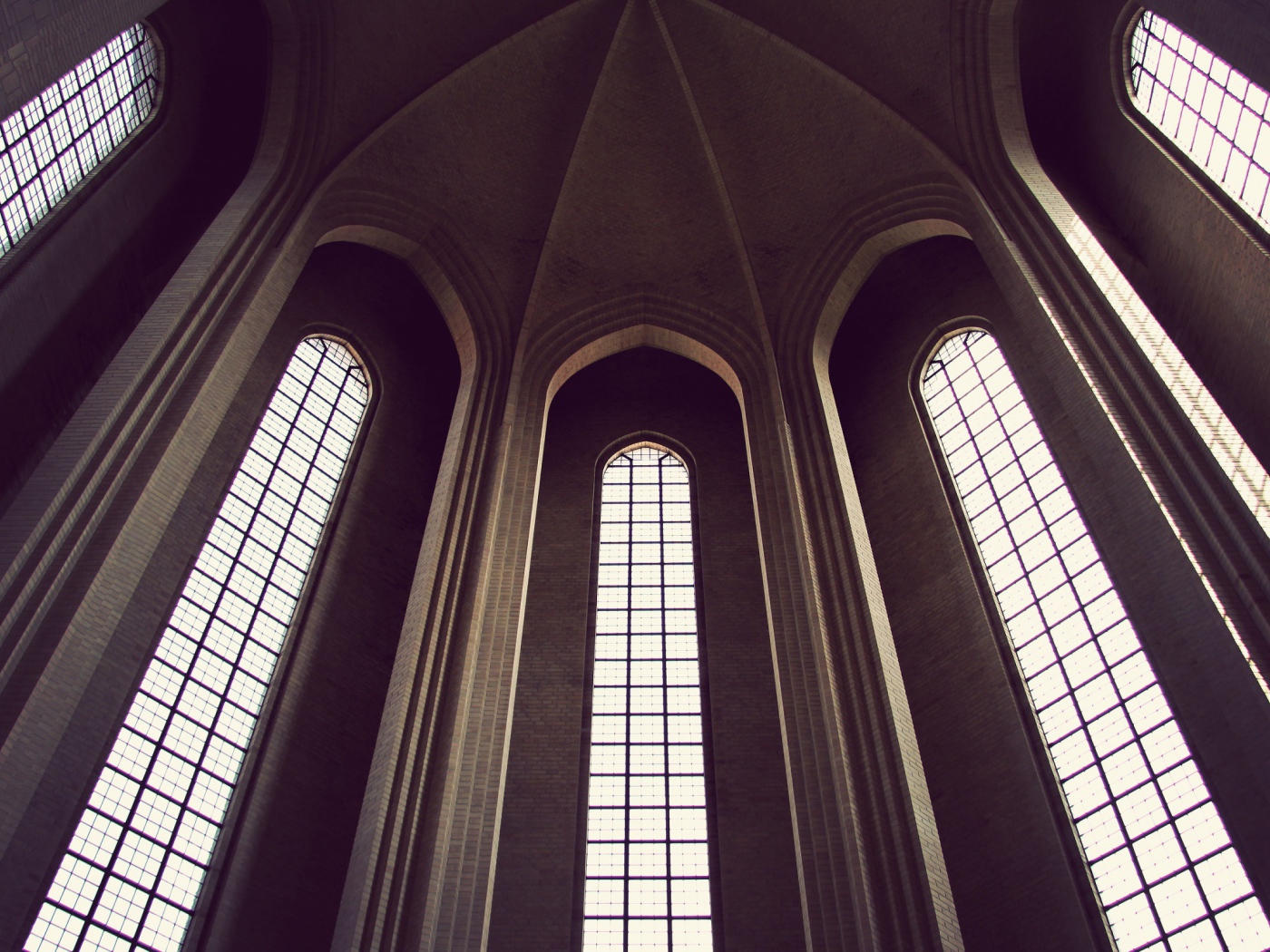 Высокие окна