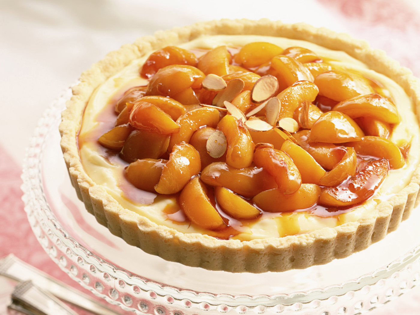 Сладкий пирог с персиками