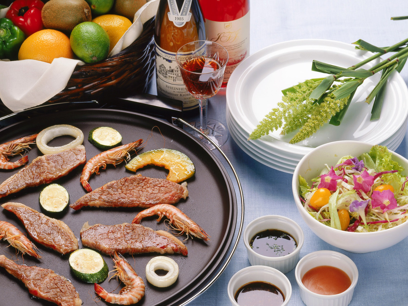 Блюдо с мясом и креветками