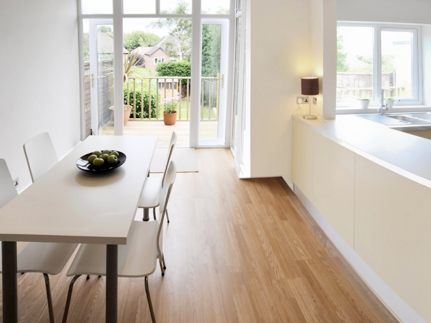 Кухня и столовая