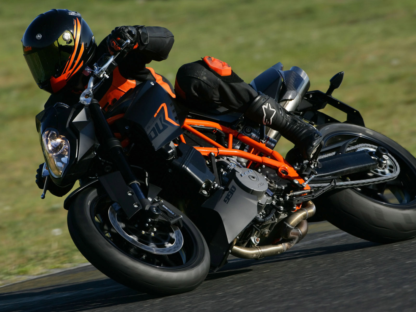 Черный крутой байк