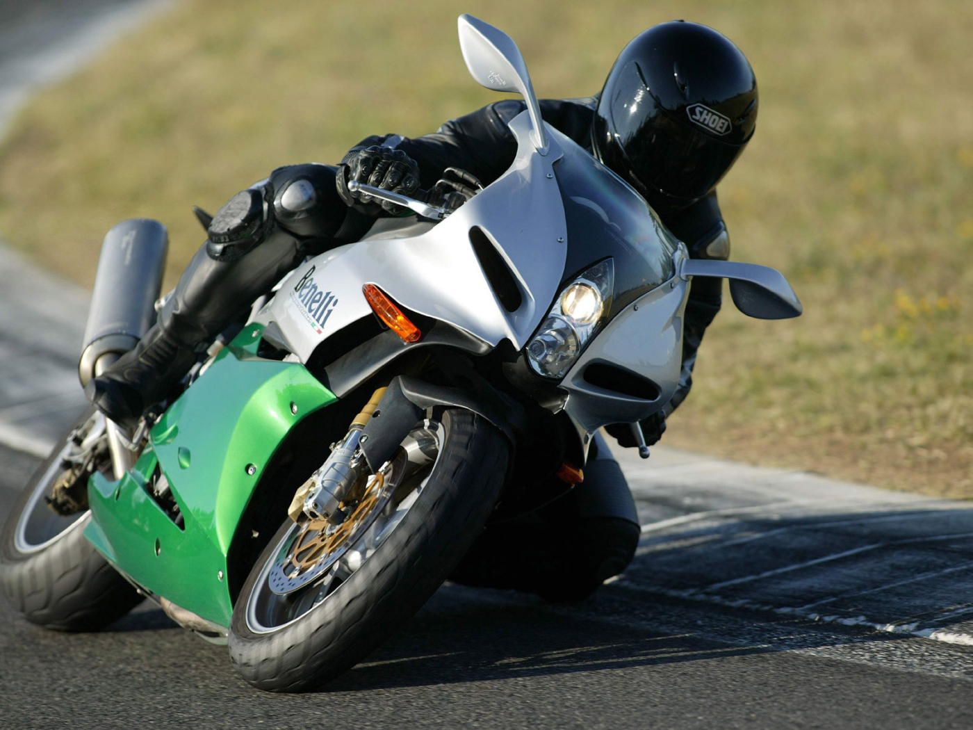 Зеленый спорт байк