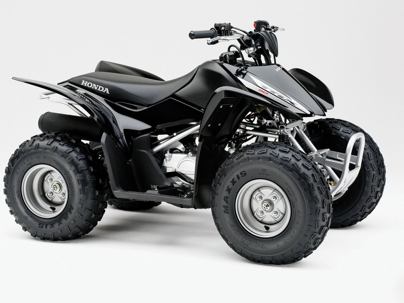 Черный Honda квадроцикл