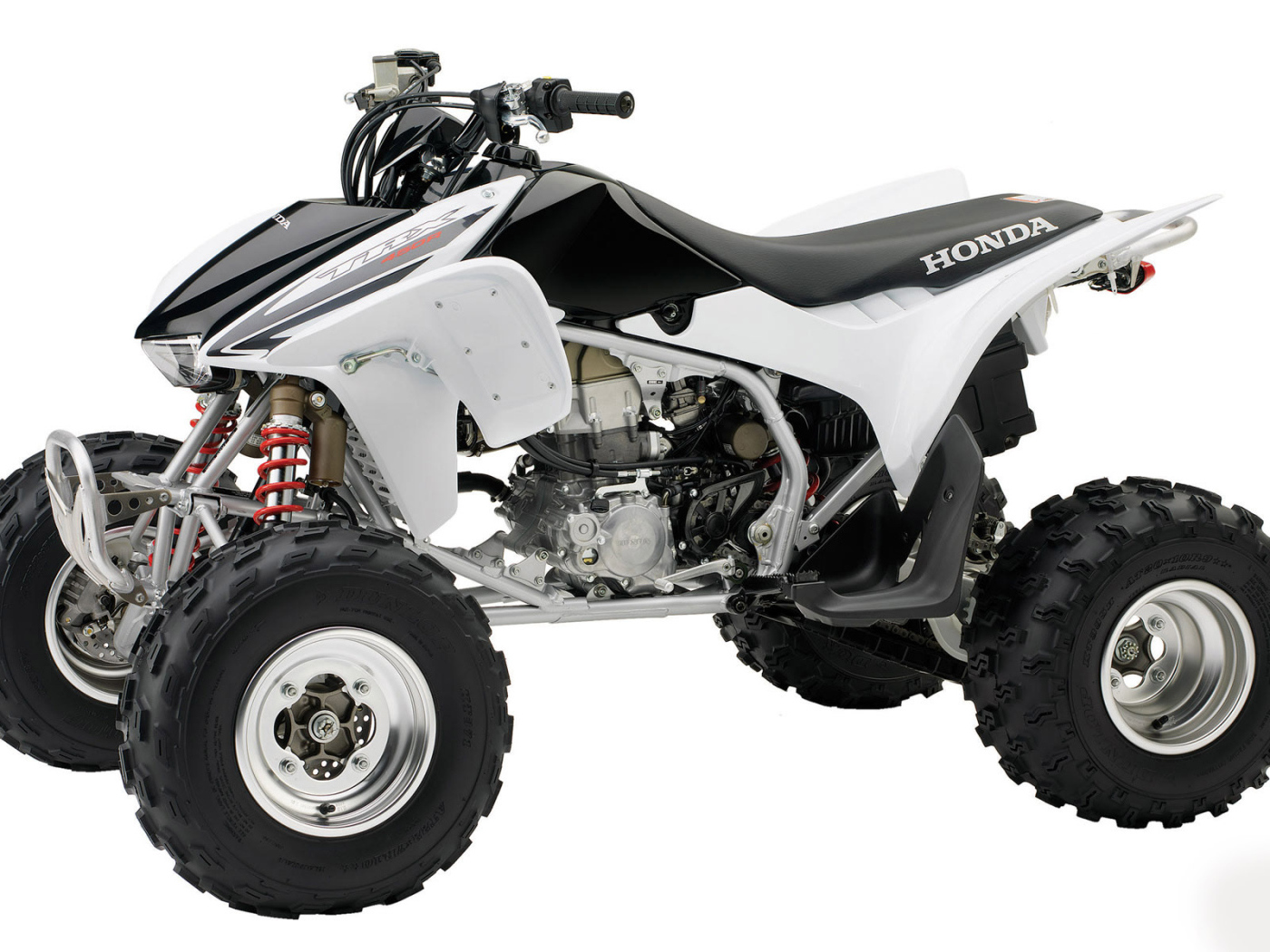 Белый Honda квадроцикл