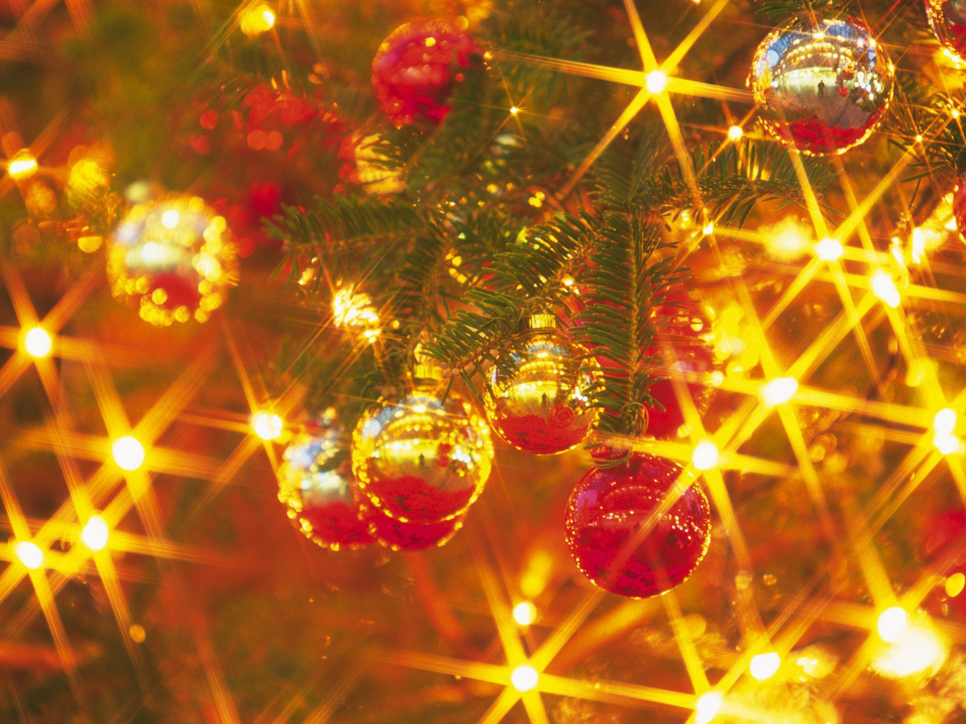 Шарики на елке