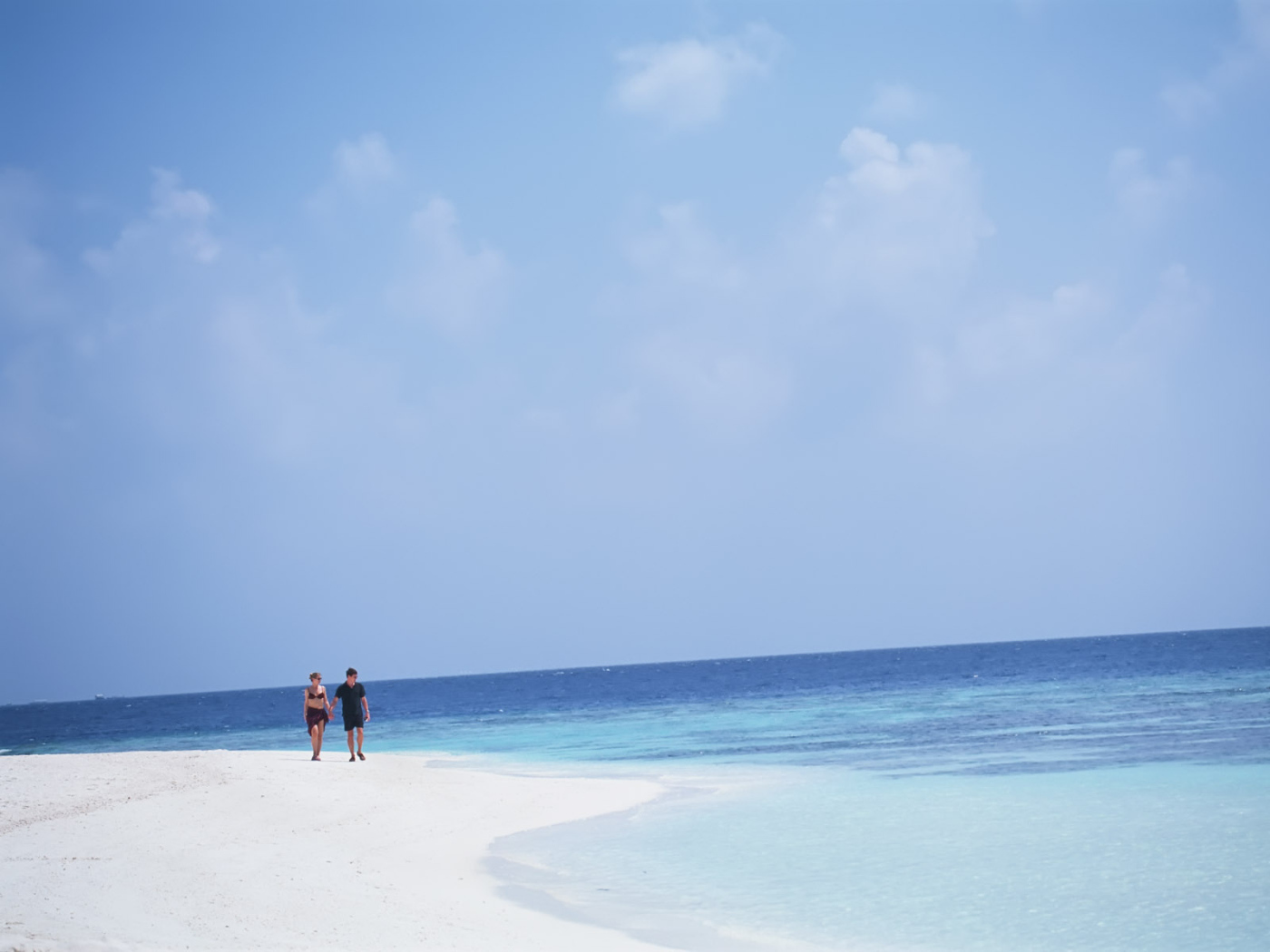 Парочка у моря